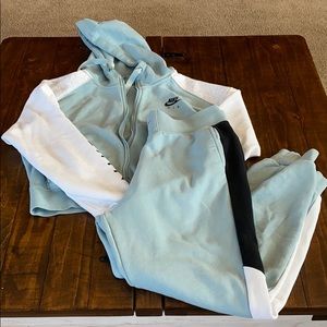 Women’s Nike jogger set